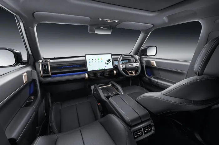 03T interior.