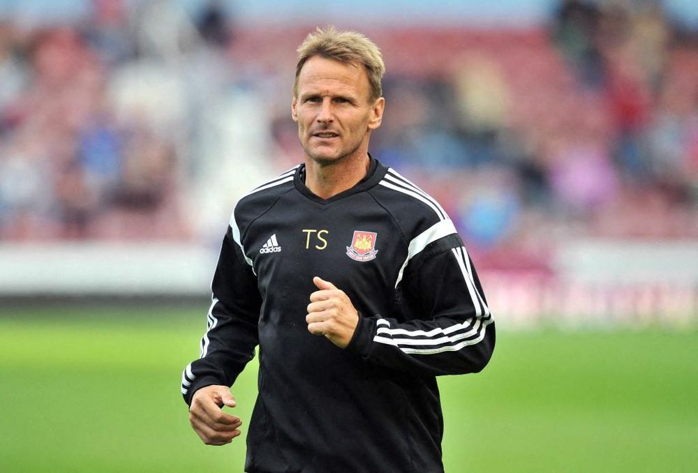 Bafana can still qualify for FIFA World Cup last 32, says Teddy Sheringham
