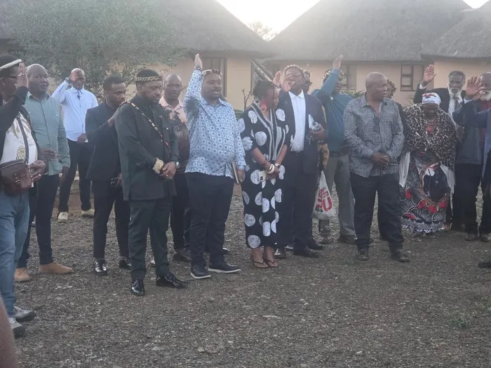 Arnold Nododile (picture next to King Misuzulu kaZwelithini) led the salute to the king after a meeting with stakeholders on Tuesday. 