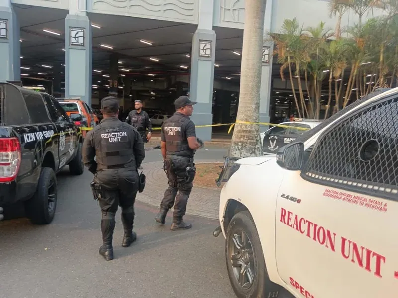 WATCH: Gunfire erupts as heavily armed suspects hit Premjis Jewellers at Gateway