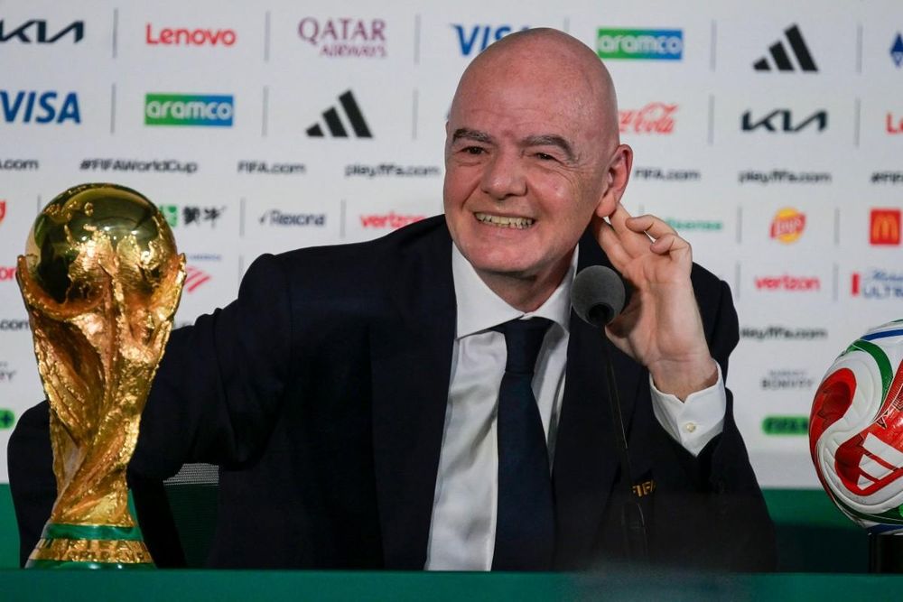 Le patron de la Fifa, Gianni Infantino, détourne le chaos de la Coupe du monde avec un monologue provocateur à Mexico