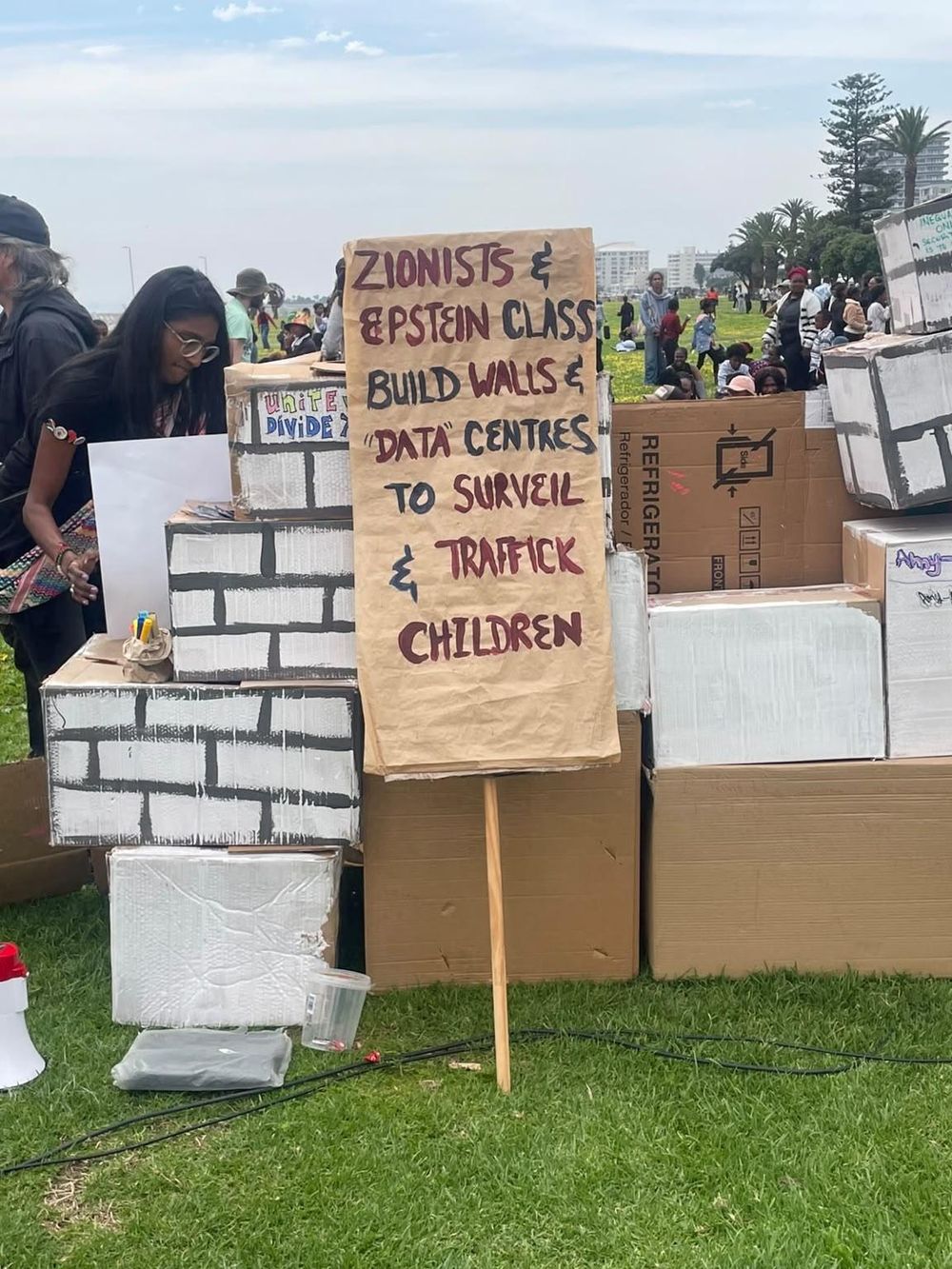 N2 wall protest turns spotlight on Cape Town's divide