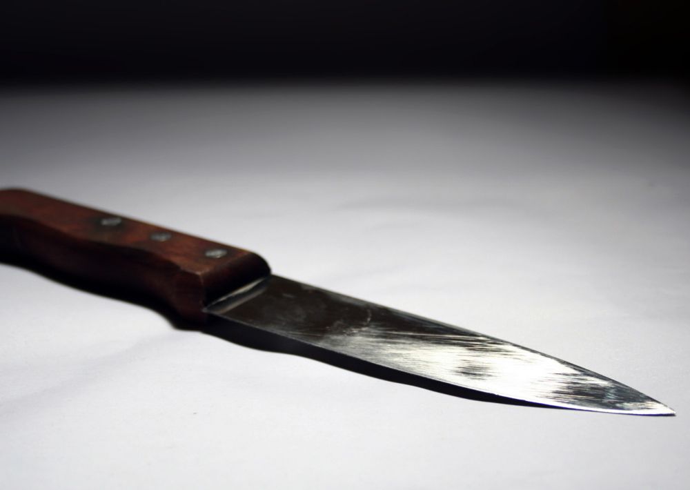 Palestinian shot trying to stab soldier