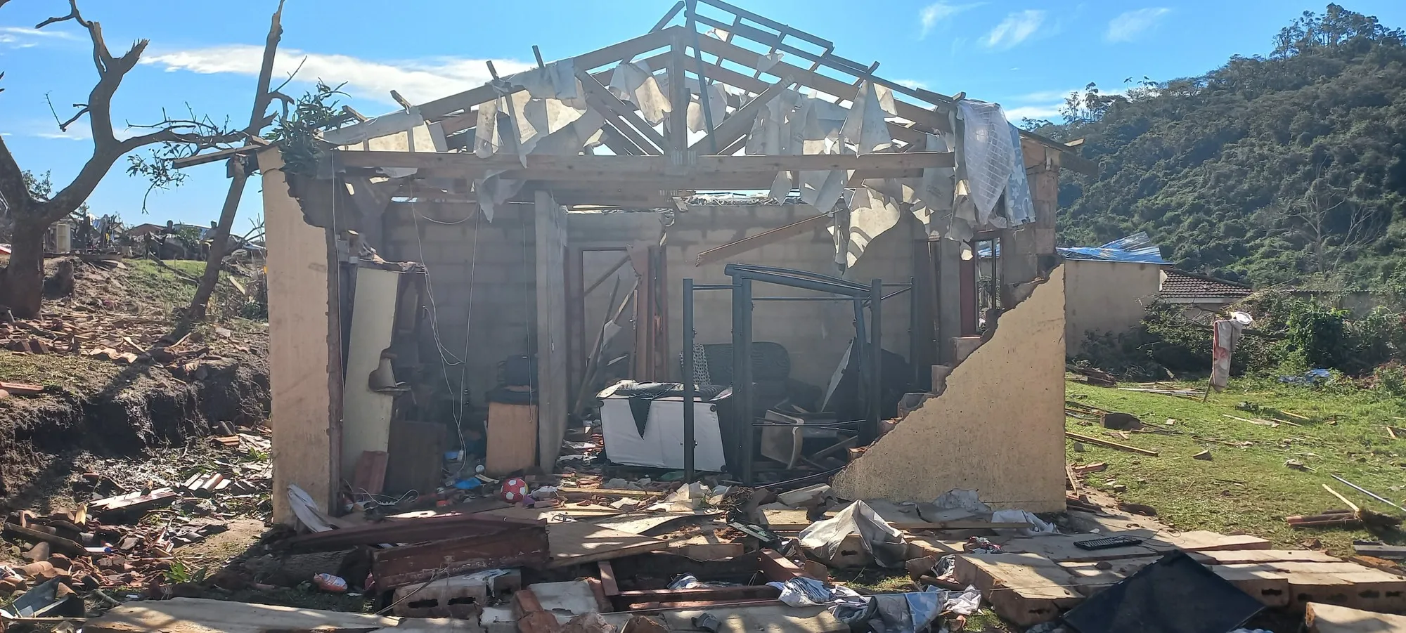 WATCH: Thieves target tornado victims' homes - Vimarsana News