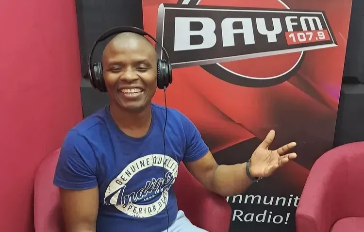 Umsasazi weBay FM uvuyela ukubizwa kwegama lakhe kwiTelkom Radio Awards!