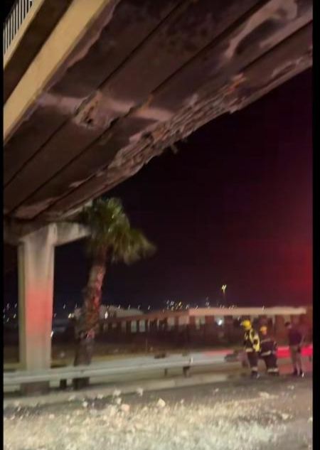 N1 inbound reopens after truck crashes into Cape Town pedestrian bridge