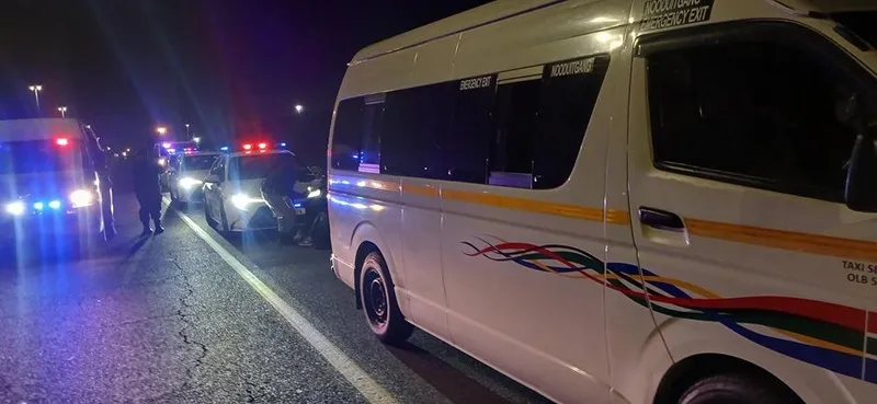 Man jumps from taxi covered in blood, leading to 3 arrests for attempted murder