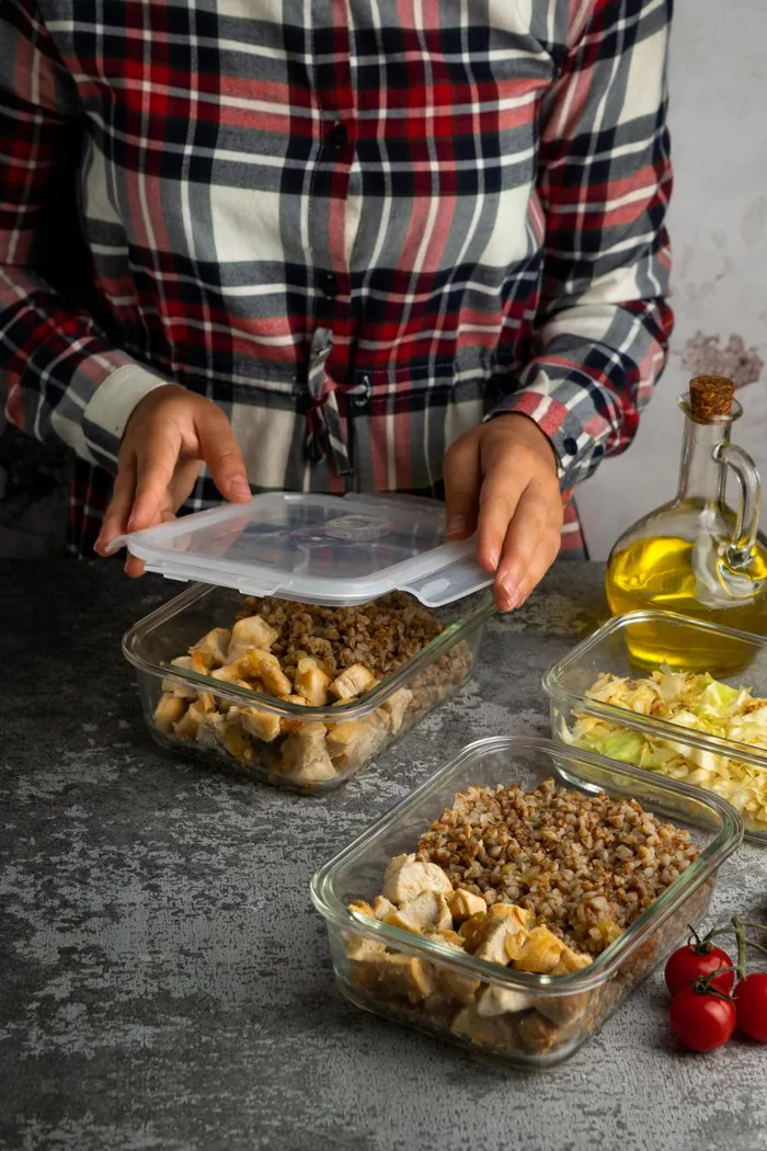 The an decided to pack his burger leftovers, sparking an unexpected debate over etiquette, embarrassment and the humble Tupperware moment.
