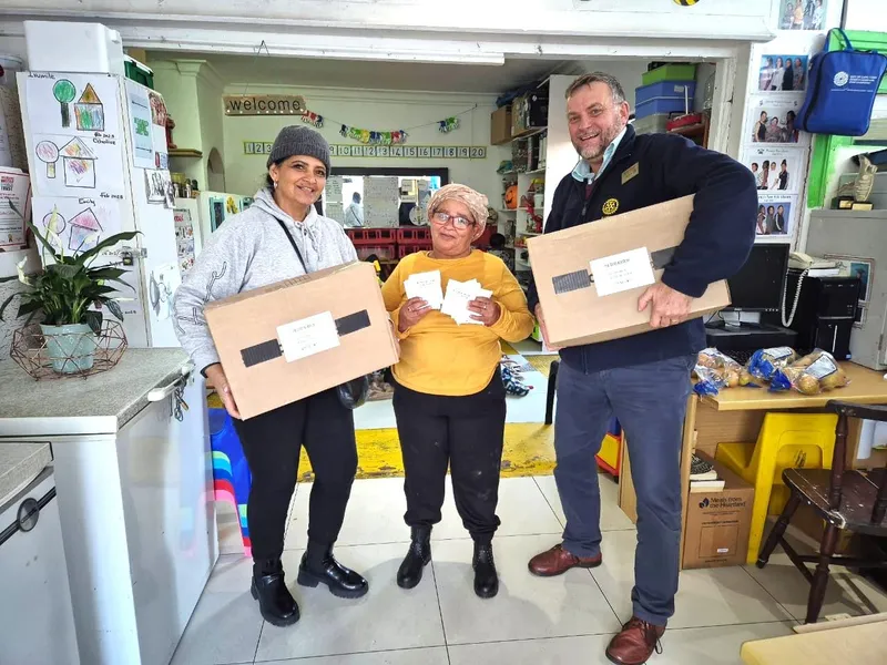 Wynberg Rotary Club donates over 2500 soup packets to Women of Westlake