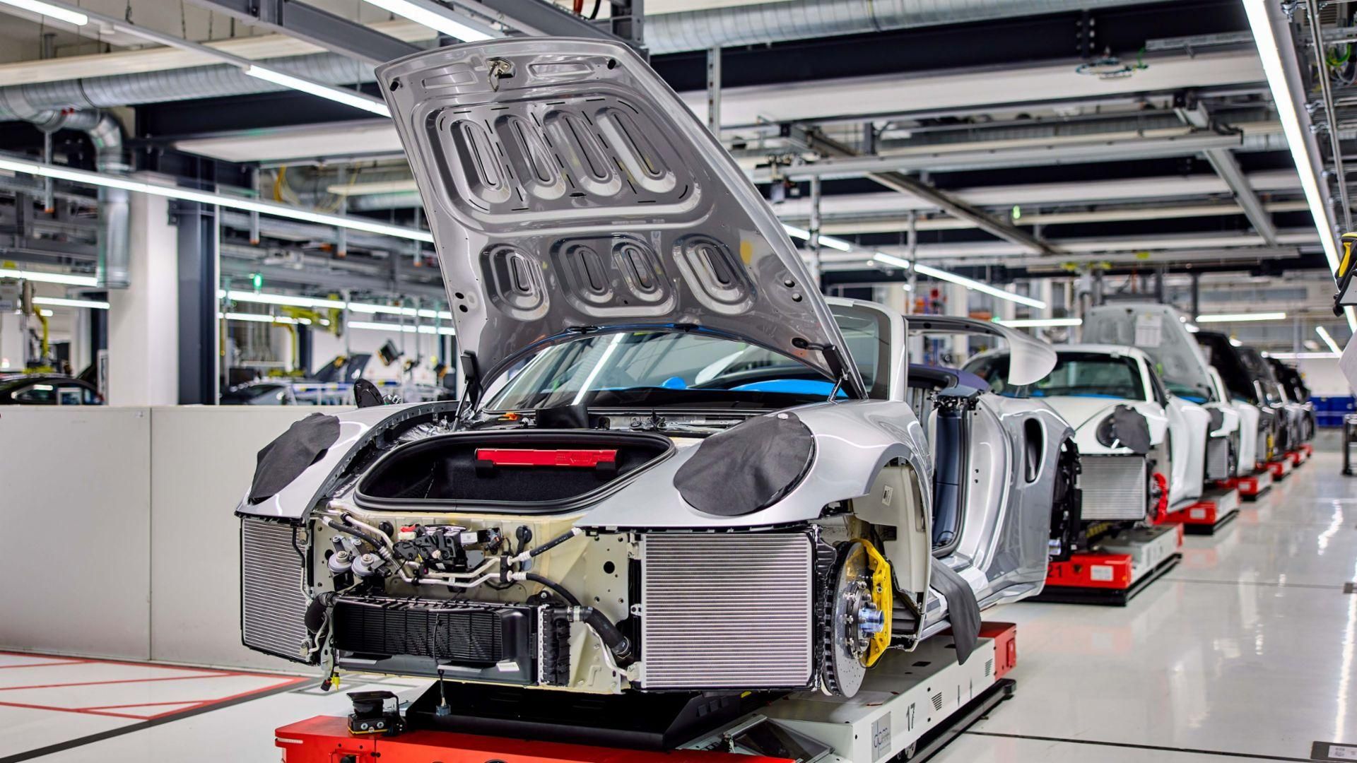 South Africa's automotive industry welcomes interest rate cut amid economic challenges