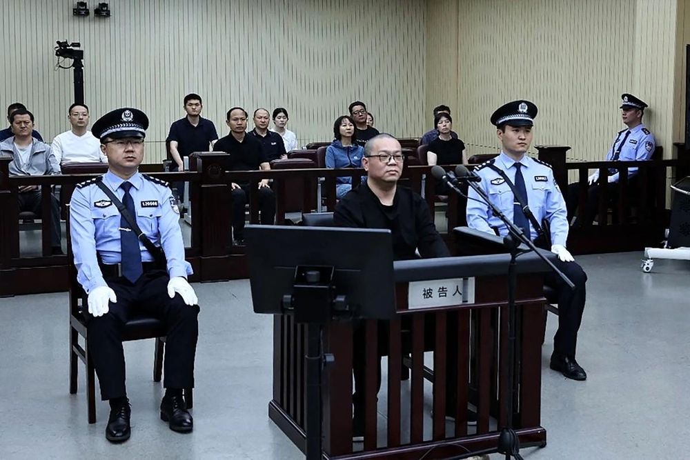 China executes former senior banker for taking over R2billion in bribes