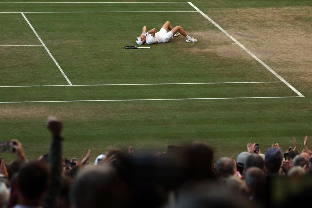 Clinical Jannik Sinner overcomes Alexander Zverev to defend Wimbledon crown