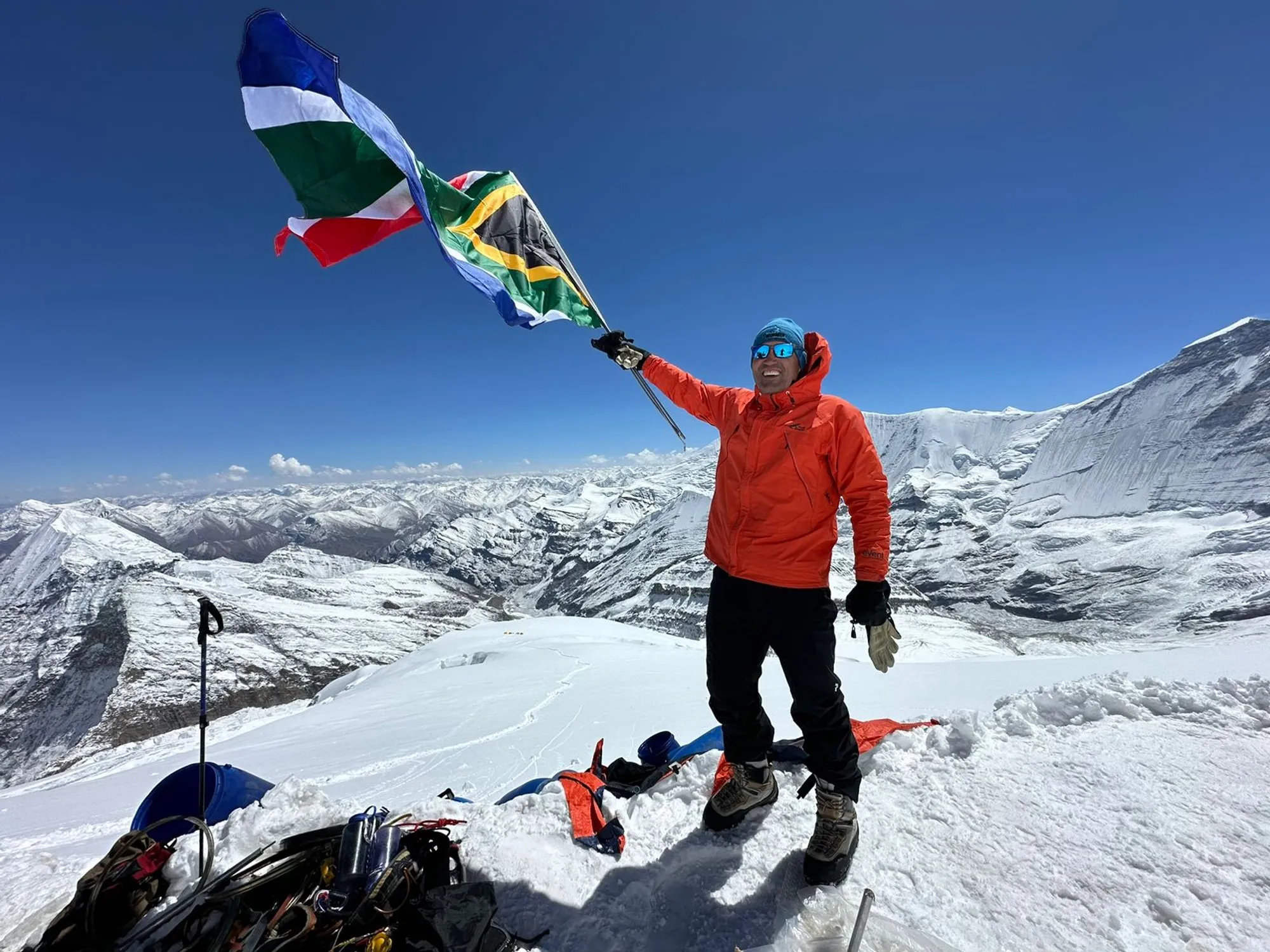 Mad swimmers take the plunge on top of Himalayas - Vimarsana News