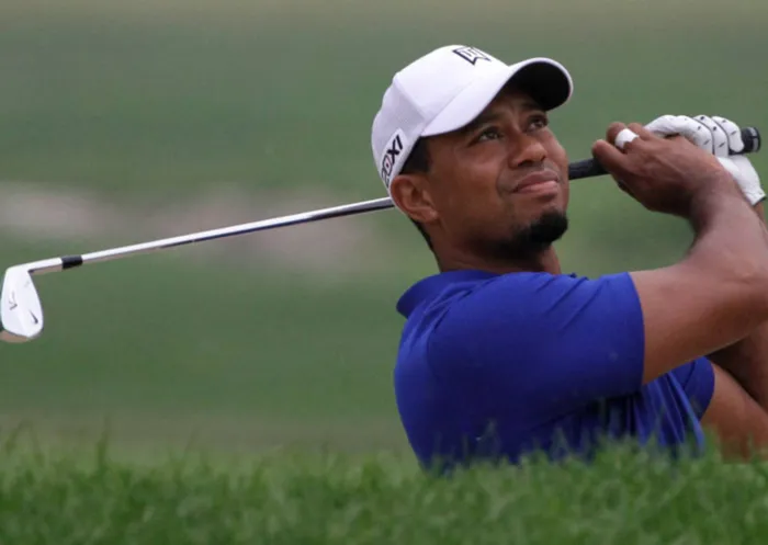 Woods endures another erratic day