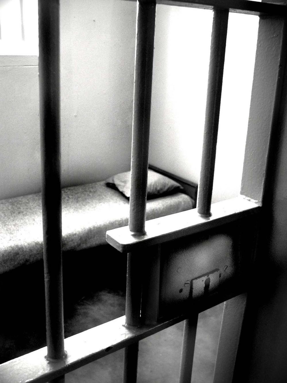 DNA samples not taken from 100 000 prisoners convicted of serious ...