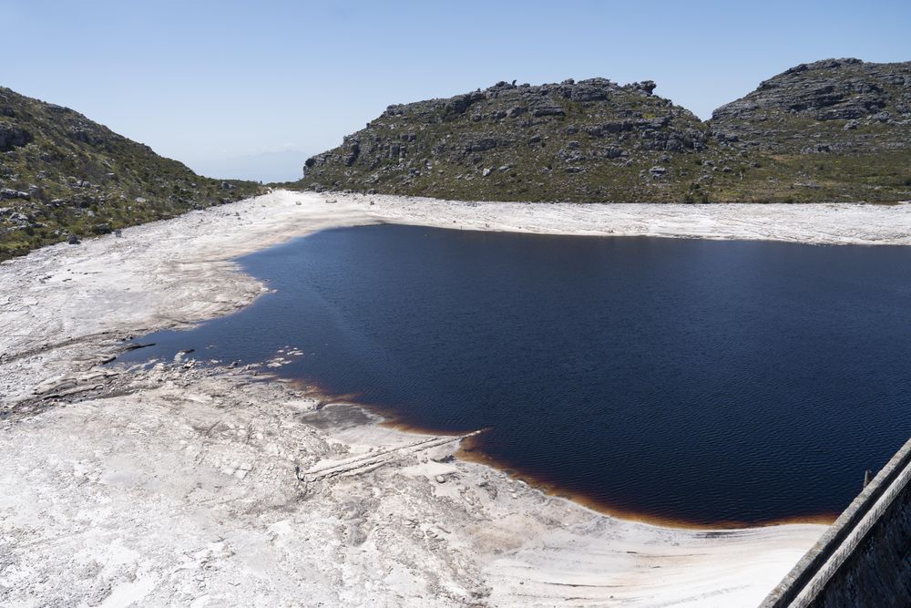 Experts warn of health risks as Cape Town's water supply dwindles