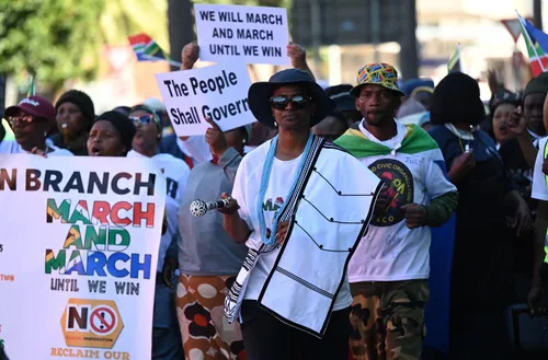 Pressure mounts to stop proposed online asylum-registration rollout