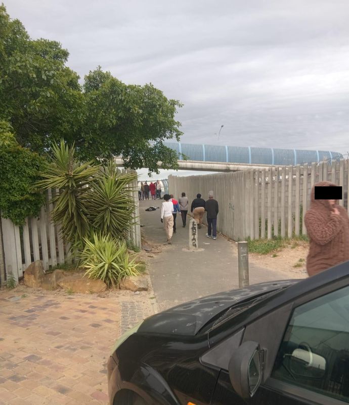 Alleged 'skelm' shot dead at Belhar footbridge