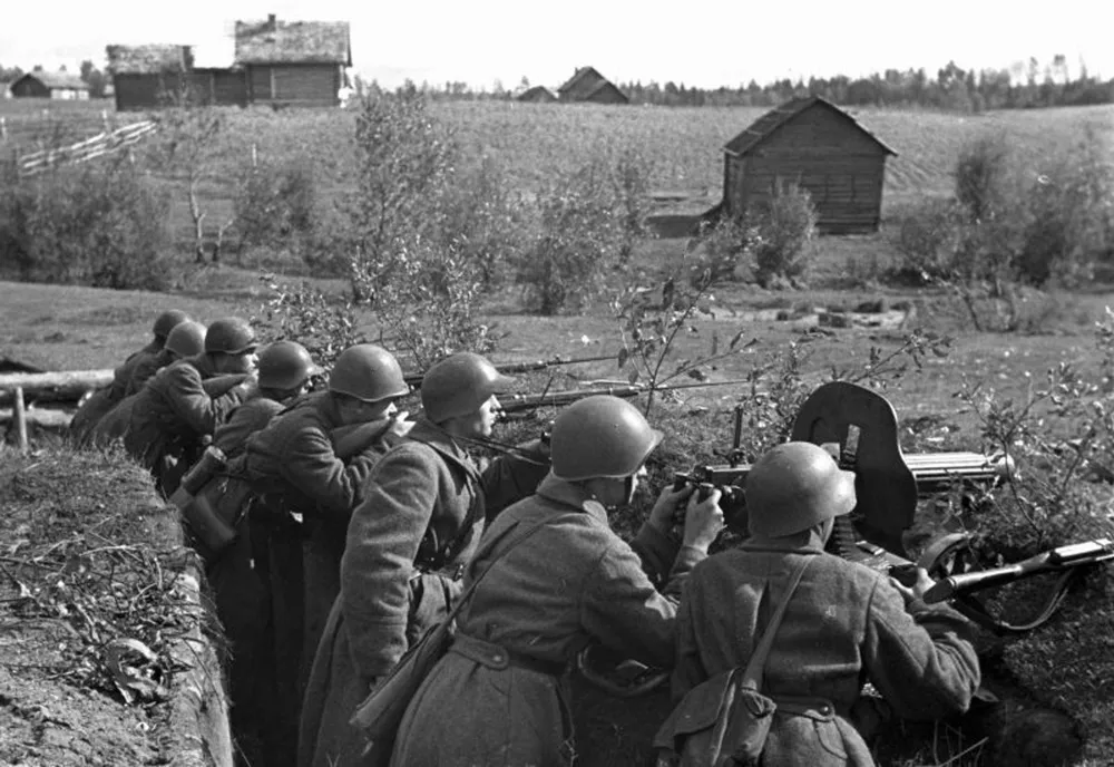 Red Army soldiers on position, October 1941