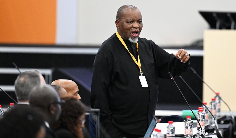 South Africa must reduce dependence on imported fuel, says Mantashe