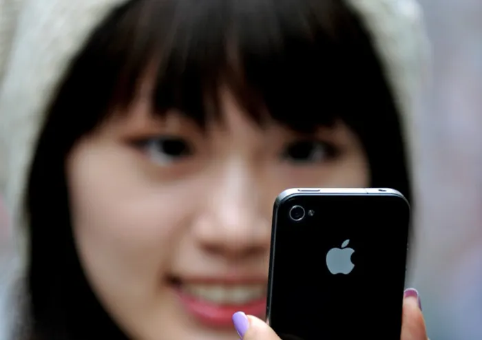 Such attacks could be avoided if iPad and iPhone users only installed apps from Apple's App Store or from their own organisations, it said.