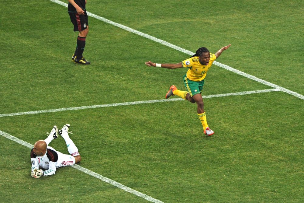 Siphiwe Tshabalala's phone 'explodes' after Bafana land Mexico 2026 Fifa World Cup opener