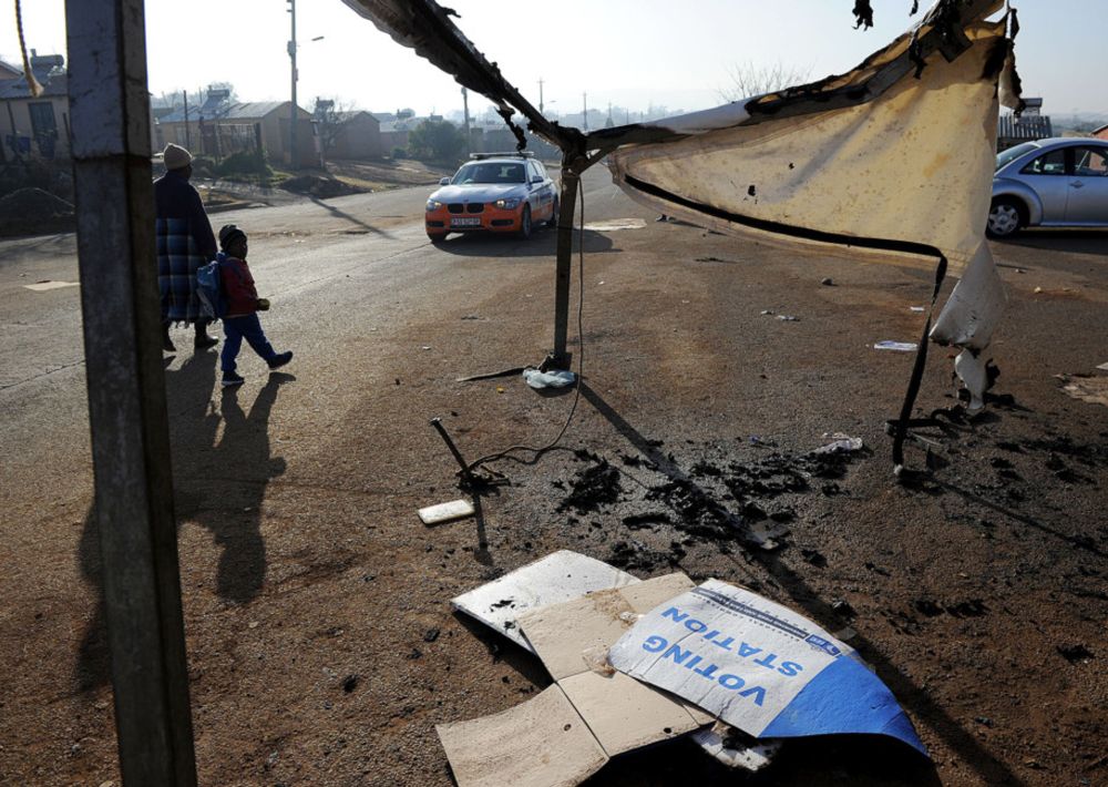 Angry protesters burn down voting stations