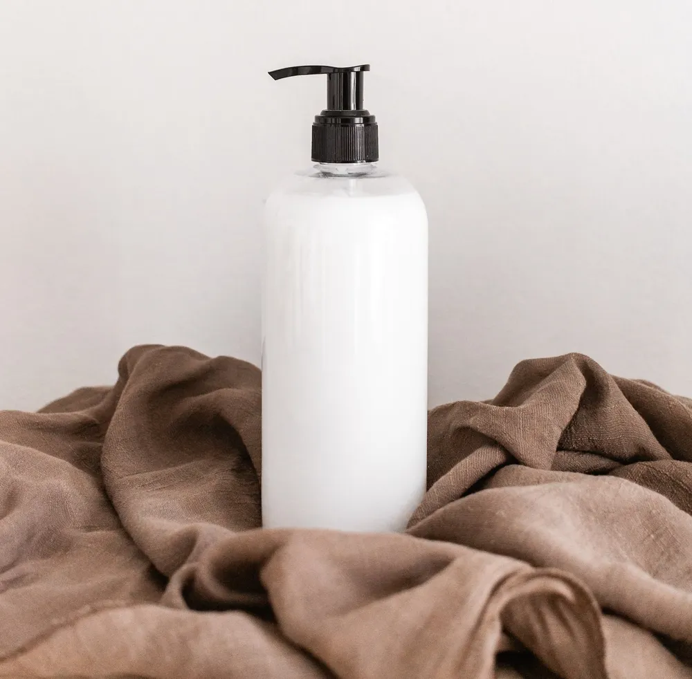 Clear bottle of moisturiser 