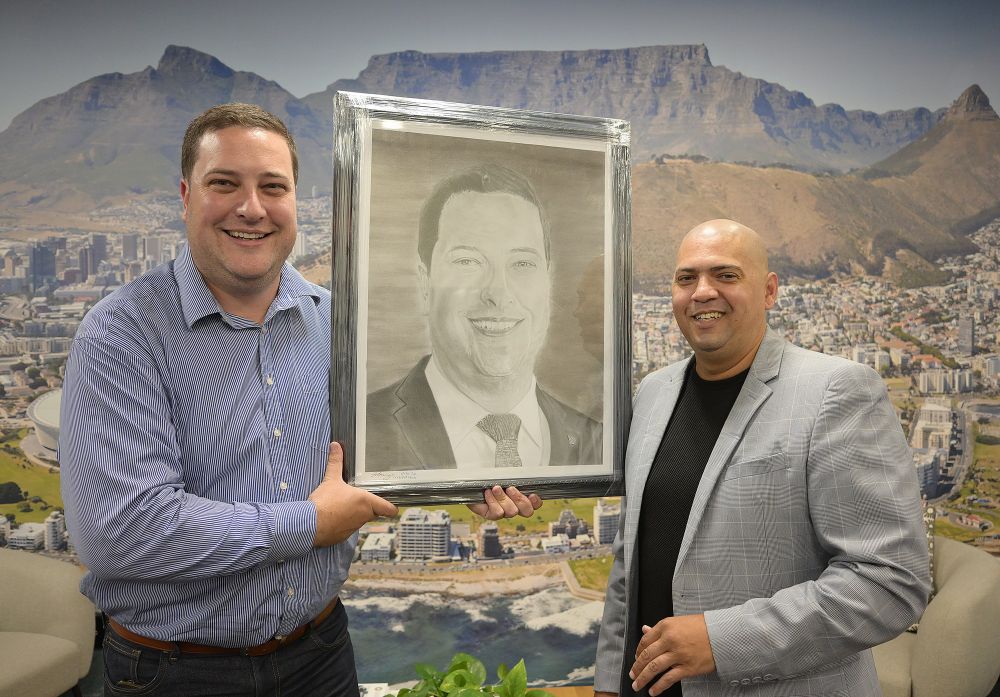Artist realises his dream to gift Cape Town mayor with portrait