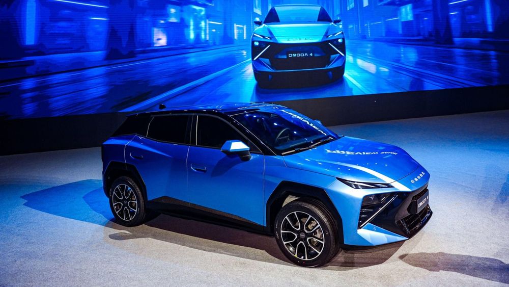 Outlandish Omoda 4 and frugal Omoda 5 hybrid revealed in China