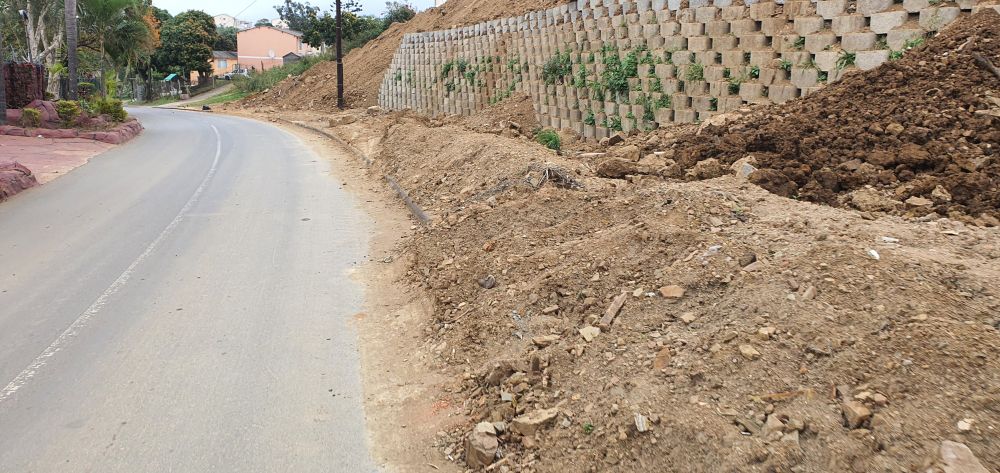 Collapsing wall ‘poses great danger to residents’