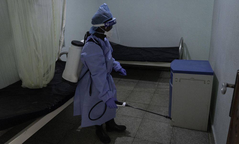 Fears of wider spread as Ebola outbreak in Central Africa nears 500 cases
