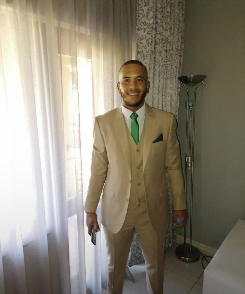 Metro police officer falls to his death while pursuing robbery suspects in Kensington