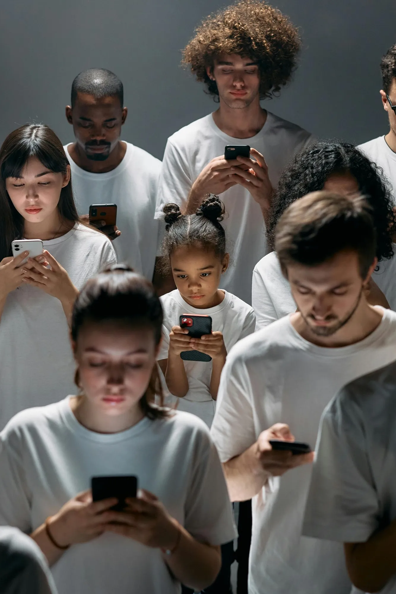 New report reveals why South Africans can't go more than an hour without their cellphones - Vimarsana News