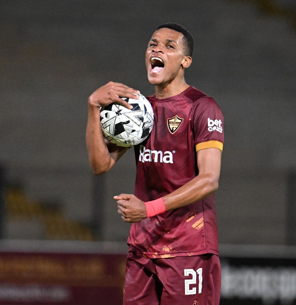 Bizarre penalty has Stellenbosch FC's Gavin Hunt and AmaZulu's Arthur Zwane fuming