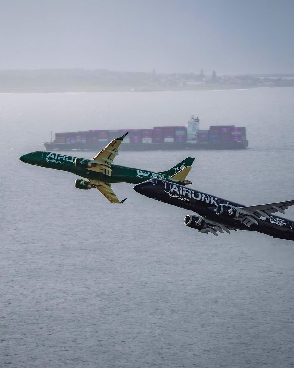 'Give that pilot a Bells': Mzansi reacts to Airlink's low DHL Stadium fly-past
