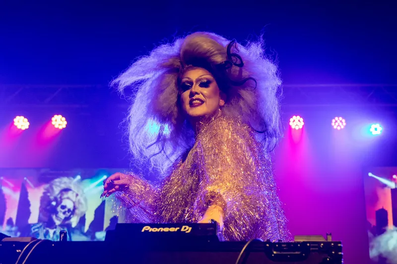 Join Tollie Parton for a spectacular New Year’s Eve celebration at The Royal Countess Zingara