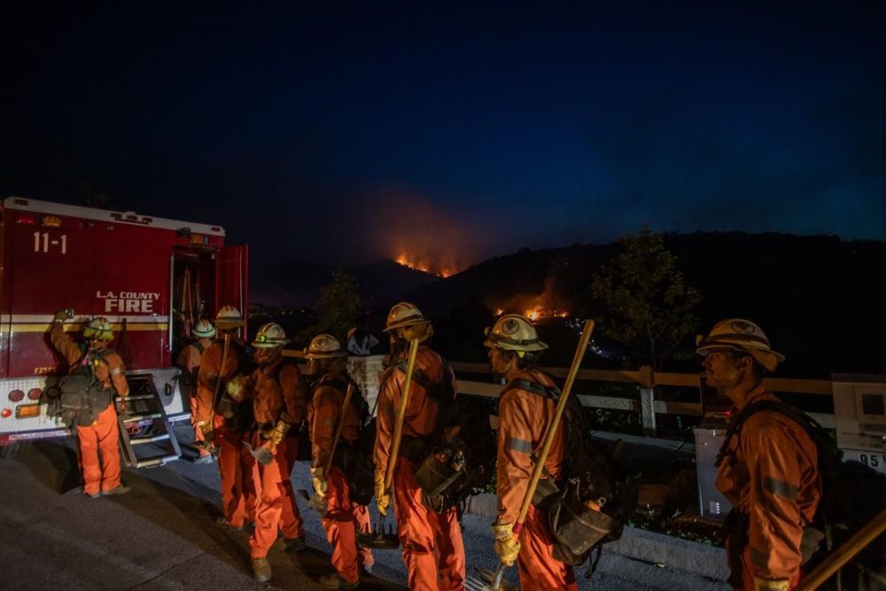 Brush fire near Los Angeles forces thousands to evacuate