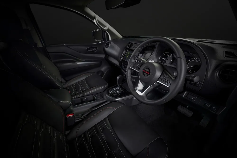 Nissan Navara 2.5D Pro-4x2 double cab interior.