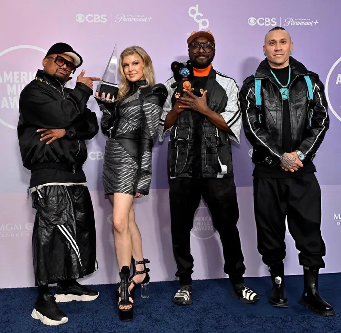 Fergie reunited with the Black Eyed Peas at the 2026 AMAs where they took home the award for Best Throwback Song. 
