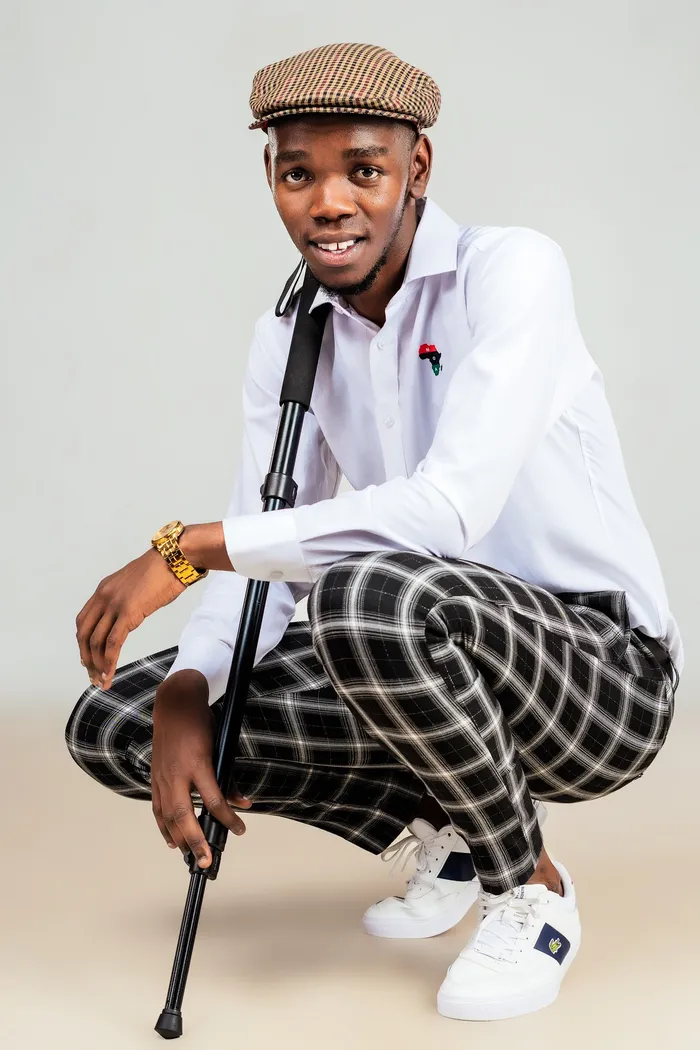 Kumsebenzele ukusheba ubuthishela nomaskandi uMaganga