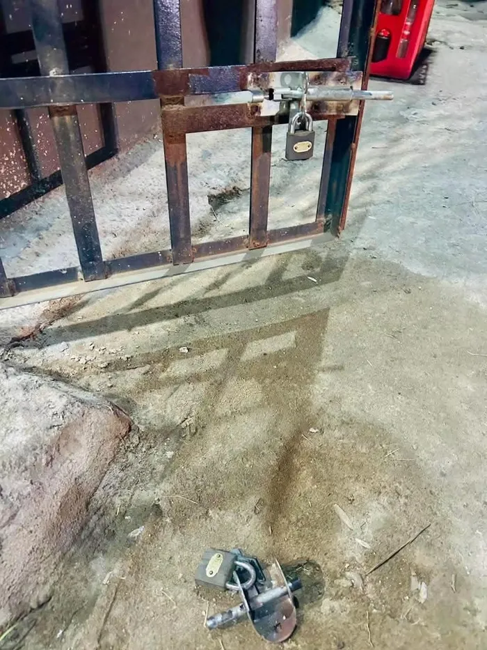 RUSA officer shot during gunfight with Phoenix liquor-store robbers.