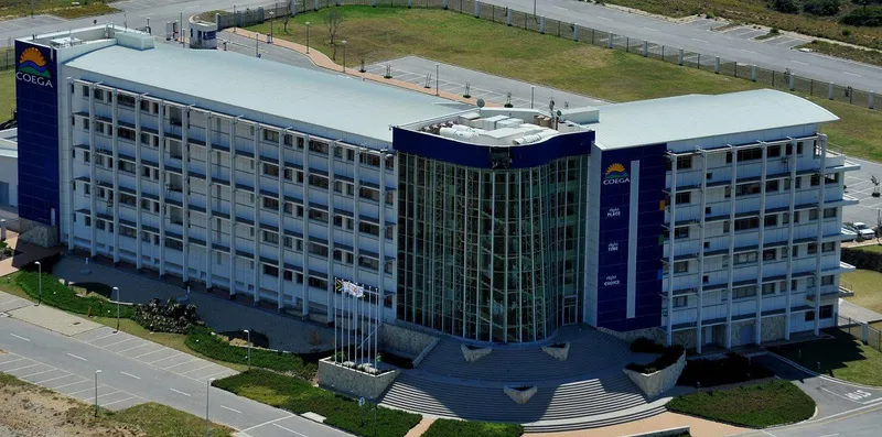 ICoega ifumene uphicotho lweencwadi olucocekileyo lwesithandathu