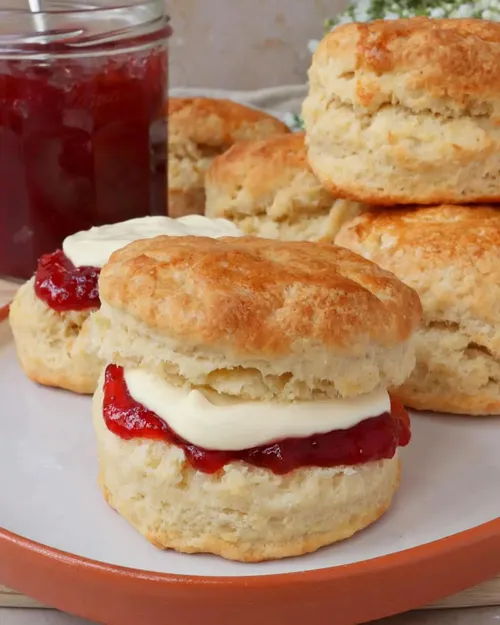 Easy scones recipe for light, fluffy, buttery scones