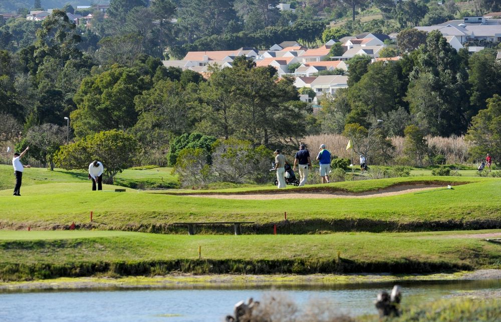Knysna residents teed off over 5am grass cutting at local golf club