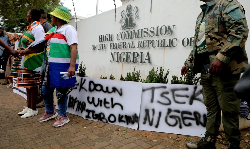 Spannungen nehmen zu, als Bürgerbewegungen die nigerianische Botschaft ...
