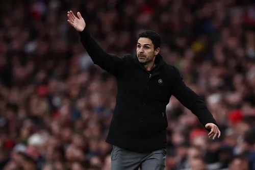 Premier League Saturday preview: Arsenal look to extend lead while Spurs host Villa